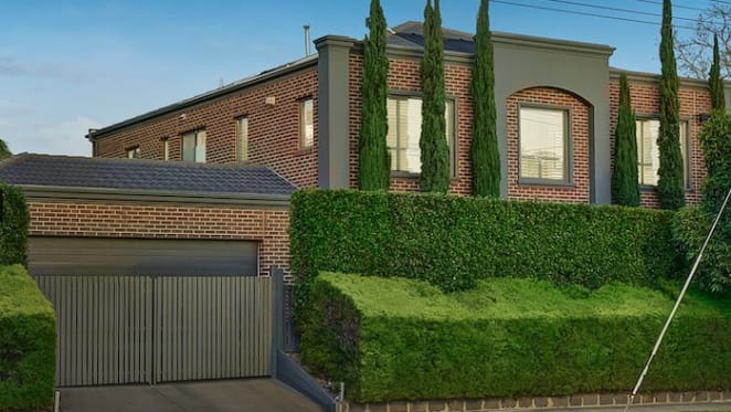 Dannii Minogue sells in improving Melbourne auction market