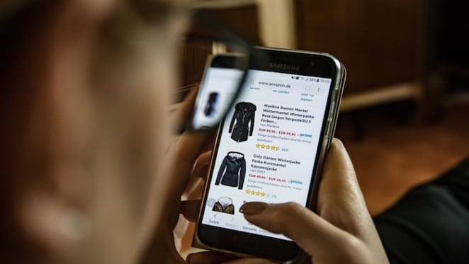 Online December sales dip along with bricks and mortar retail sales
