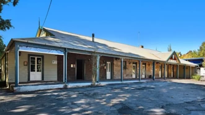 One of NSW's oldest pubs in Picton changes hands