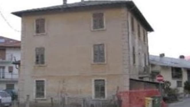 Historic castle giveaway in Italy