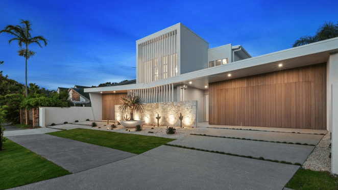 Mid century modern trophy home in Warana sold