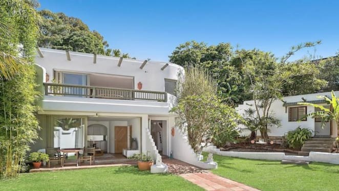 Oscar winner and NRL star opt against weekend auctions