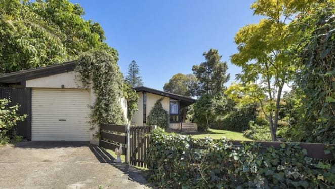 Mortgage broker Lizzie Buttrose sells Vaucluse ranch style home post auction