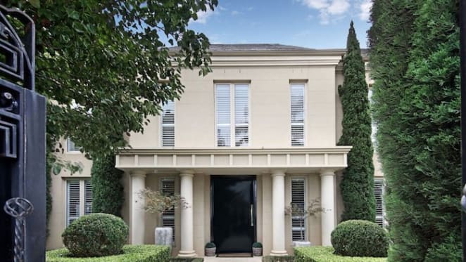 Shane Warne relists Brighton trophy home