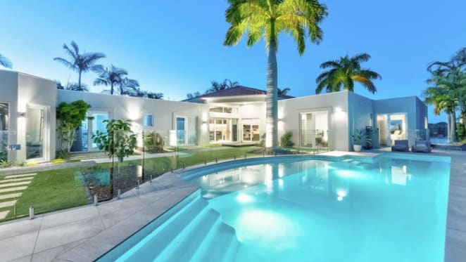 Property guru Andrew Winter fails to sell Sanctuary Cove home