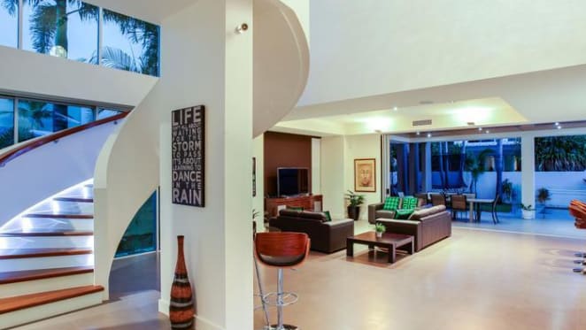 Online entrepenuers update Mermaid Beach asking price