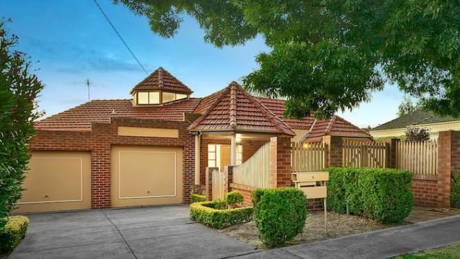 Balwyn North three bedroom house sold at auction for $2.3 million