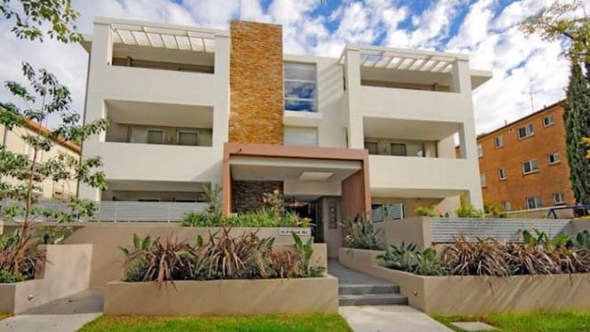 Model Jordan Stenmark struggles for Bondi tenants