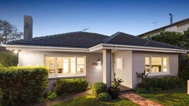 Brighton bayside trophy home remains listed for sale
