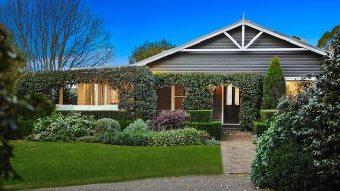 McGrath chief auctioneer sells Burrawang cottage