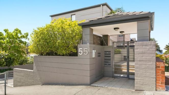 Sydney Sixers captain Moises Henriques lists Clovelly townhouse