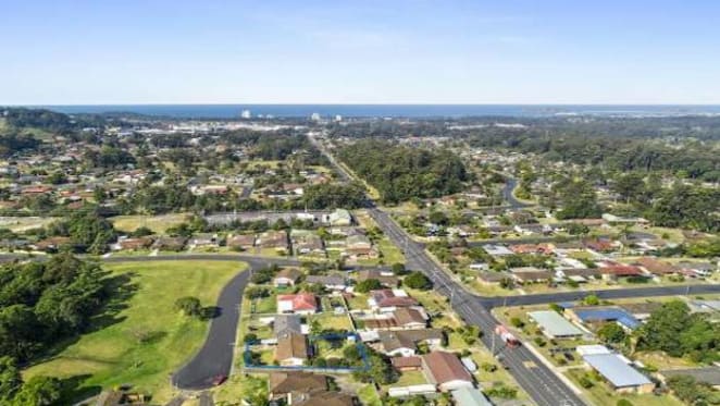 The higher the suburb median price, the lower the expected yield in Coffs Harbour: HTW residential