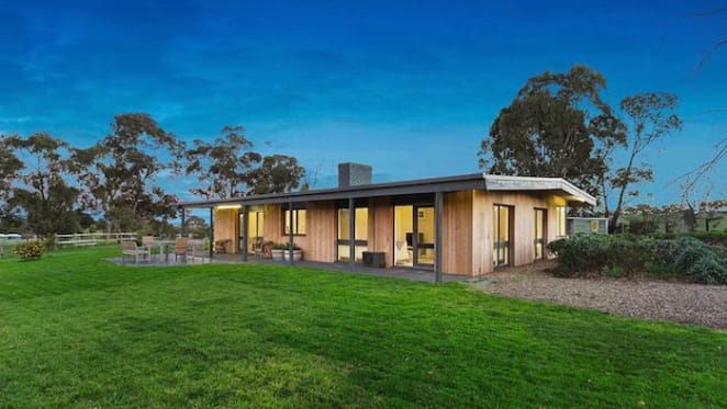 Entertainment industry power couple list Yarra Ranges retreat ahead of Hollywood move