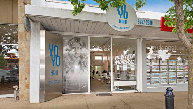 Strong auction sees Mount Eliza retail sell for 30 percent over reserve