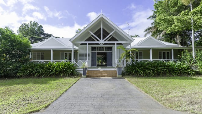 Lizzie Buttrose settles on Port Douglas home