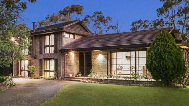 Boxing Legend Johnny Famechon lists Frankston South home