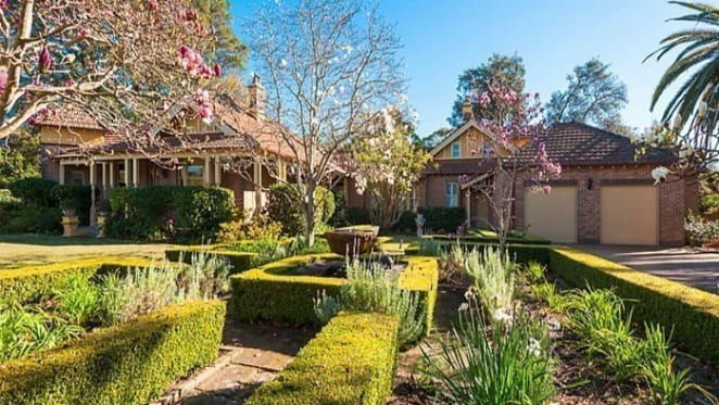 Theace, the 1904 Federation trophy mansion in Gordon listed