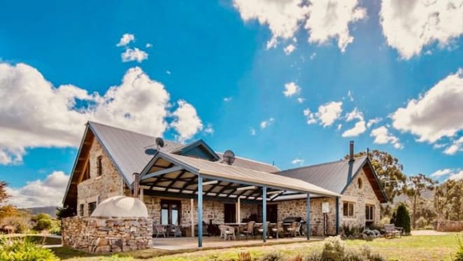 Archibald Prize winner Cherry Hood fails to sell Goulburn home