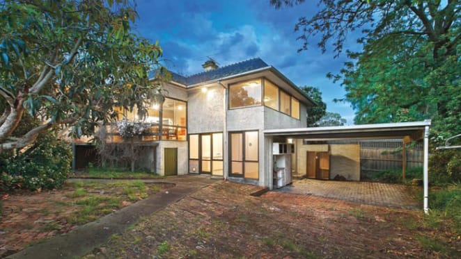 No downside as Hawthorn home on a slope sells for $3.75m