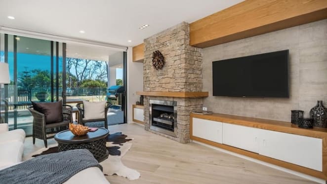 Globetrotter Gaby Kennard sells in Woolloomooloo and buys at Byron