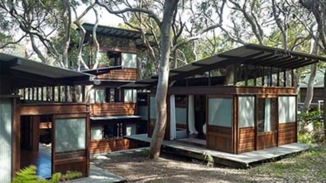 Builder lists Avalon's Angophora House by Richard Leplastrier