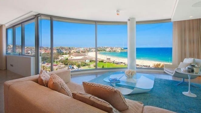 Holly Brisley's Bondi Beach apartment sale collapses, but higher price outlook