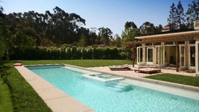 Paul Hogan lists Malibu mansion but will keep Santa Barbara