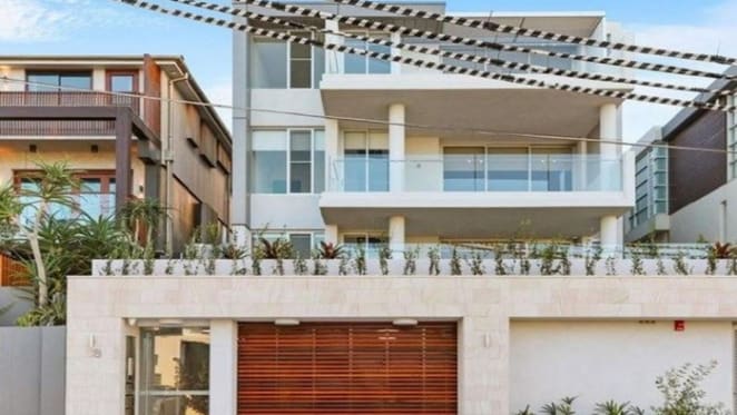 Whale Beach Road compound for Point Piper dentist