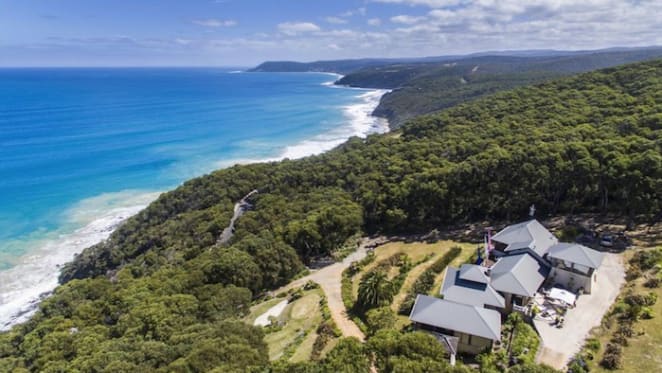 Kilolo, the Getaway-featured Stayz offering at Big Hill, Lorne listed