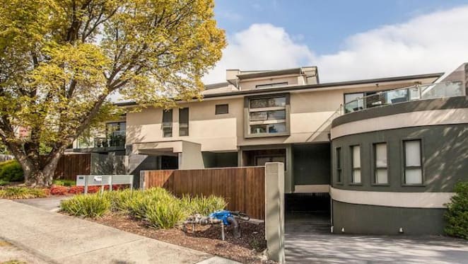 Templestowe Lower three bedroom apartment sold by mortgagee