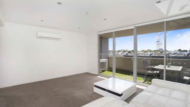$60,000 loss taken on Melbourne apartment, as weekend auction results improve
