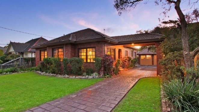 16 registered bidders compete in Strathfield auction battle