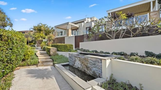Former NSW Premier Barrie Unsworth downsizes