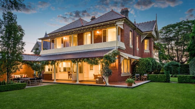 Expats emerging from hibernation as Mosman's Rona sold pre-auction for $8 million plus