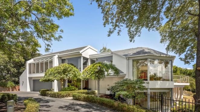 Architectural family home Waveney in Mount Eliza listed for $4 million