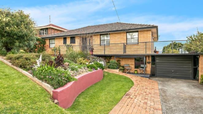 Stephen Jones, Member for Whitlam, buys at Mount Warrigal