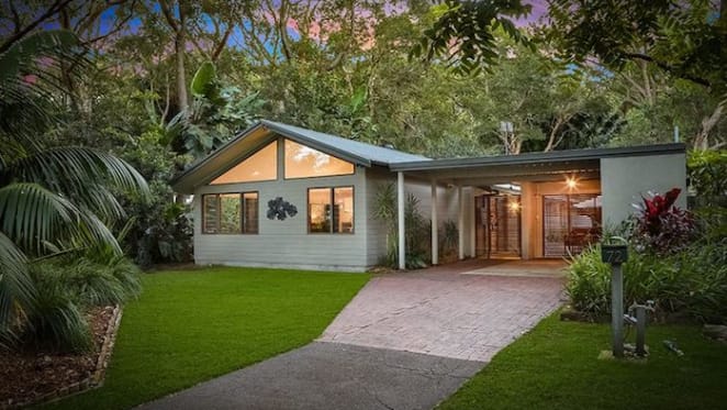 Minister for the Arts Don Harwin buys at Pearl Beach