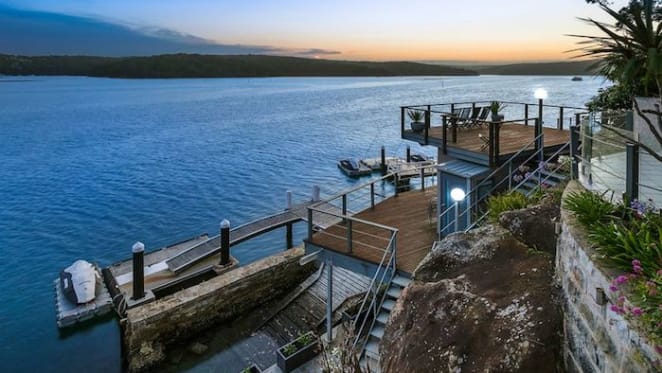 Cricketer Nathan Lyon sells Port Hacking waterfront for $200,000 loss