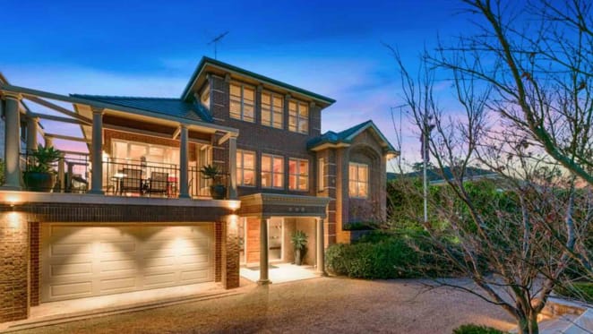Leonay record price trophy home