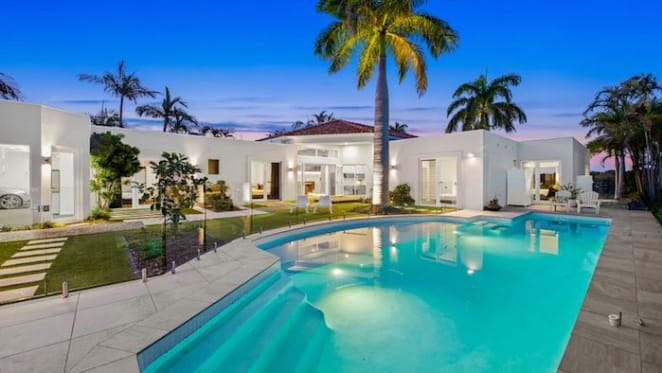 Andrew Winter gets third agent and sets auction for redundant Sanctuary Cove home
