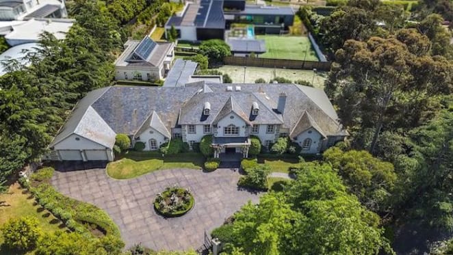 Templestowe trophy home on a lifestyle acre sold