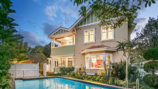 Billionaire Munz family lists Toorak home