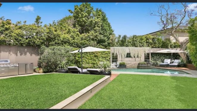 Vaucluse home sells for $900k loss