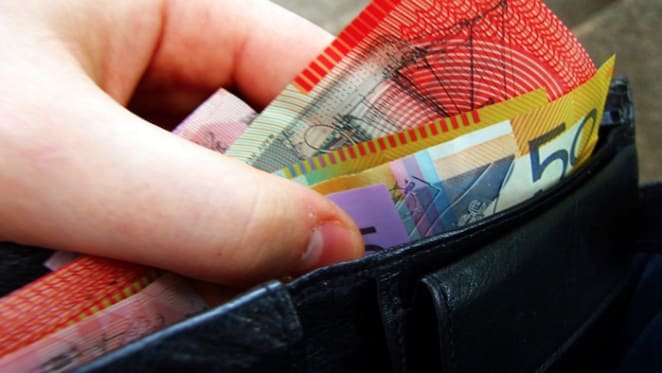 Australian economists narrowly backing wage freeze