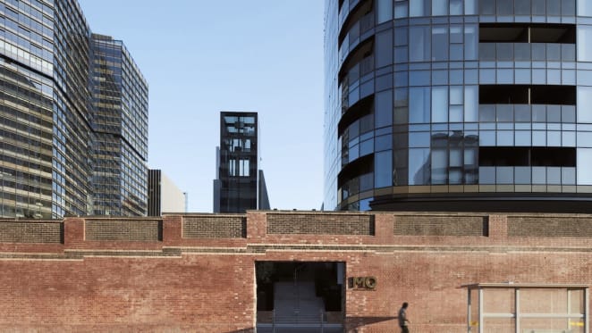 What incentives are Lendlease offering investors at Melbourne Quarter?
