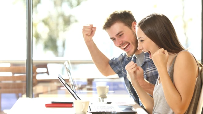 How are real estate agents assisting during the COVID-19 crisis?