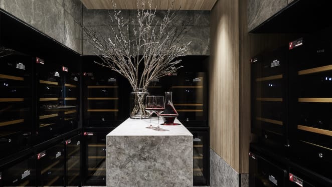 What exclusive amenities are available to High Rise buyers at Melbourne's Queens Place