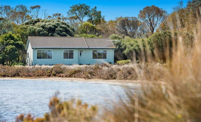 Waterfront Swan Bay, Queenscliff cottage with seagrass views listed