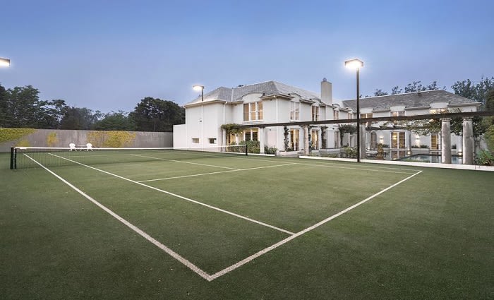 Stokehouse restaurant's Frank and Sharon van Haandel list Toorak home