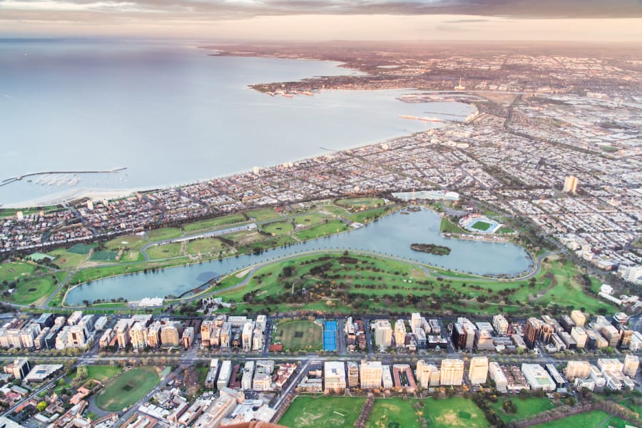 Melbourne's newest off-the-plan apartments and their closest golf courses